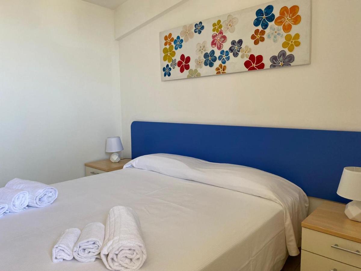 Casa Vacanze Il Giardino Dei Girasoli Marina di Ragusa Buitenkant foto