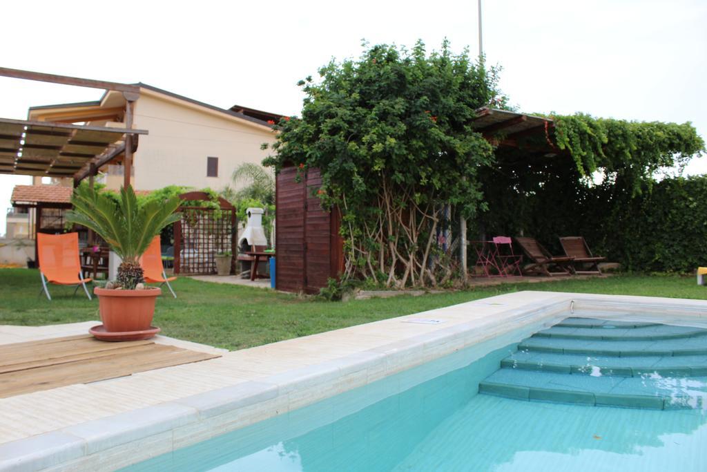 Casa Vacanze Il Giardino Dei Girasoli Marina di Ragusa Buitenkant foto